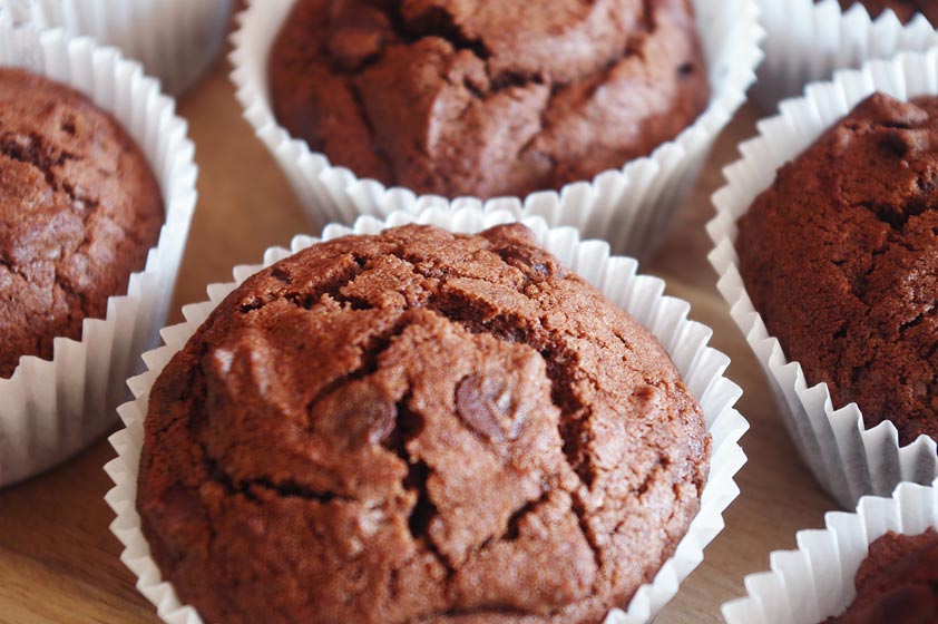 Chocolate-cupcakes-on-the-plate