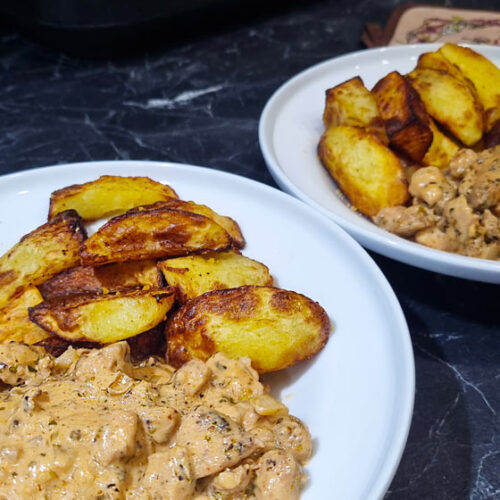 Creamy garlic chicken bites in plates